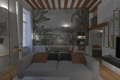 Cette photo montre une salle de séjour tendance de taille moyenne avec parquet clair, une cheminée standard, poutres apparentes, du papier peint et éclairage.