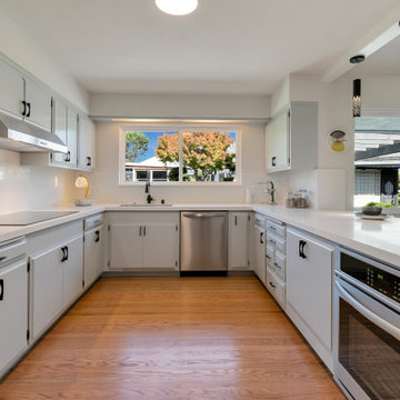 2592 Marineview
