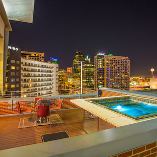 Kleiner Moderner Whirlpool auf dem Dach in Dallas