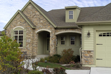 Elegant exterior home photo in Milwaukee