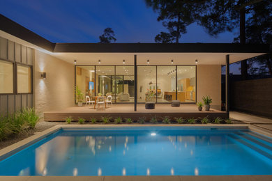 Minimalist pool photo in Houston