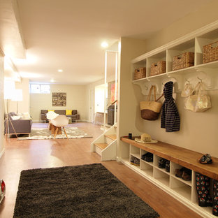 Modelo de sótano contemporáneo con suelo marrón