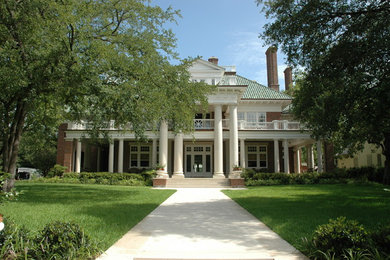 Traditional exterior home idea in Dallas