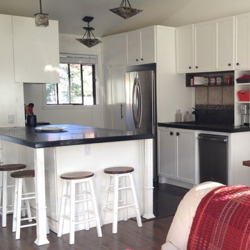Small kitchen with recycled materials and limited budget