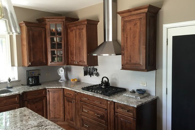 Elegant kitchen photo in Chicago