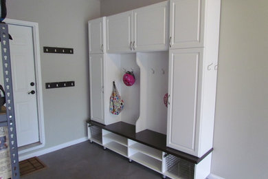 Entryway - traditional entryway idea in Atlanta