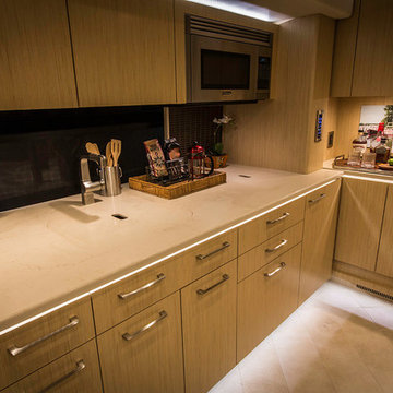 Featherlite Coach 3167 - Prevost H3-45 Triple Slide Motorhome