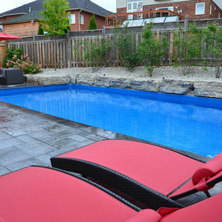 トロントの長方形コンテンポラリースタイルのおしゃれなプール (コンクリート敷き ) の写真