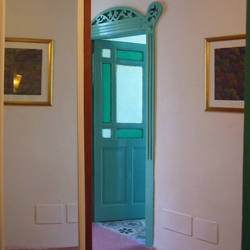 1ère étage. Détail porte en bois existante. Couleur choisi vert.