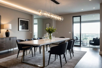 Immagine di una sala da pranzo aperta verso il soggiorno minimalista di medie dimensioni con pareti beige, pavimento in legno massello medio e pavimento marrone
