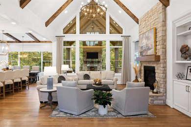 Example of a classic living room design in Cincinnati