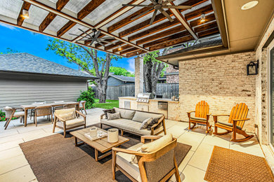 Transitional patio photo in Dallas