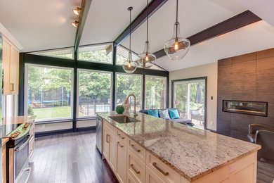 Inspiration for a transitional kitchen remodel in Toronto