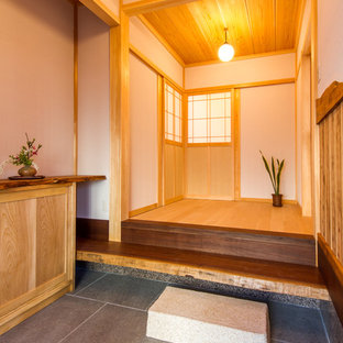 他の地域の和風のおしゃれな玄関の写真