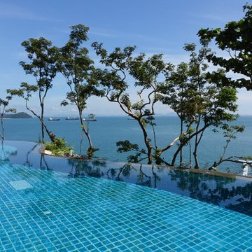 Infinity Edge Swimming Pool
