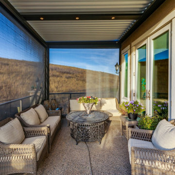 Adjustable StruXure Pergola & Lower Walkout Enclosed with Phantom Screens