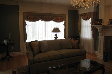 Example of a classic living room design in New York