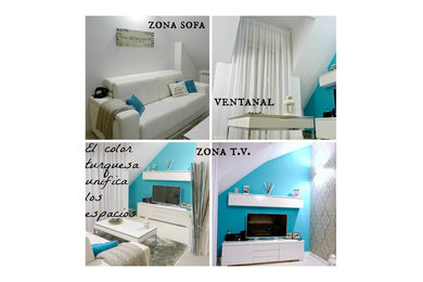 Inspiration för moderna loftrum, med ett finrum, blå väggar, plywoodgolv och en fristående TV