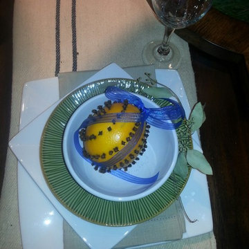 THANKSGIVING TABLE DECOR- HOMEMADE, SWEET SMELLING ORANGES WITH WHOLE CLOVES
