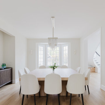 Modern Dining Room with Elegant Decor and Bright Natural Lighting