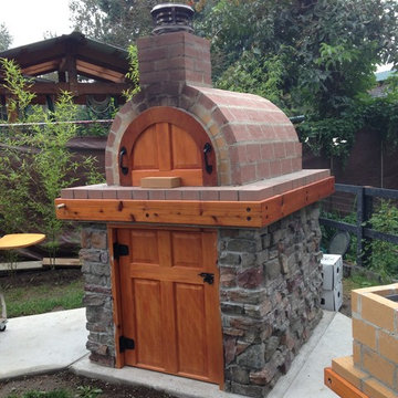 The Castillo Family Wood Fired Pizza Oven & La Caja Style Pig Roaster in WA
