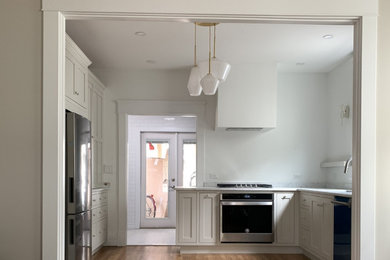 Kitchen photo in Richmond
