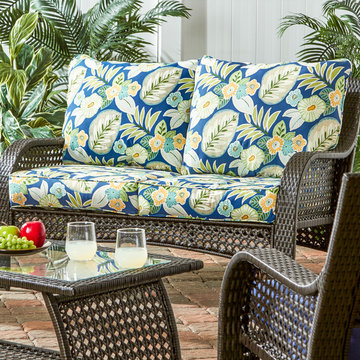 Wicker Woven Lounge Set with Leaf Pattern Cushions