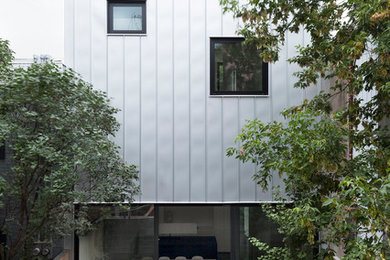 Minimalist exterior home photo in Montreal