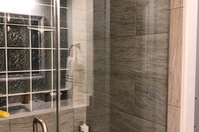 Inspiration for a modern bathroom remodel in Houston