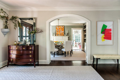 Example of a transitional entryway design in Richmond