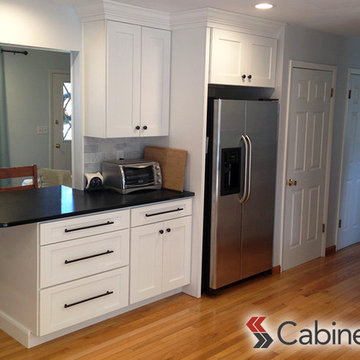 Shaker II Maple Cabinets in Bright White