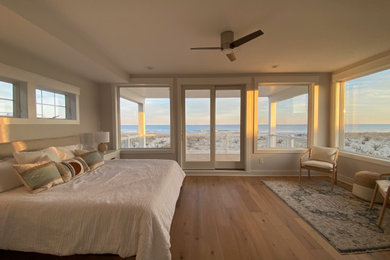 ニューヨークにあるビーチスタイルのおしゃれな寝室のレイアウト