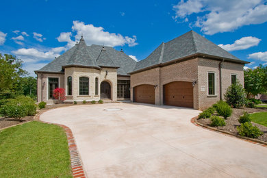 Example of a mid-century modern exterior home design in Little Rock