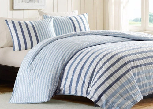 What Kind Of Rug Goes With This Striped Comforter