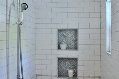 Design ideas for a mid-sized traditional bathroom in Sacramento with white tile, subway tile, grey walls, marble floors, a pedestal sink, grey floor and a hinged shower door.