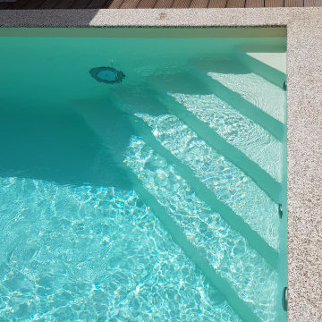 Kleines Beton-Folienbecken 4,50 x 3,00 x 1,50 m in sand. Passt in jeden Garten.