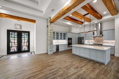 Kitchen - farmhouse kitchen idea in Austin