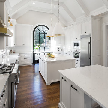 Spacious White Kitchen Glamour