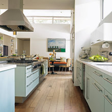 Flat door style cabinetry