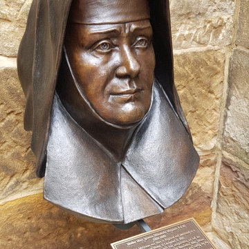 Portraits of historic fgures in Sydney laneway
