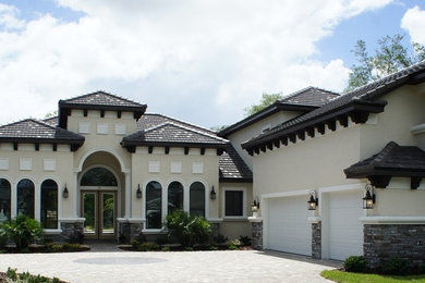 Home design - transitional home design idea in Orlando