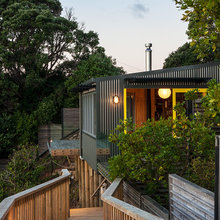 Houzz Tour: Hugging the Cliff and the Tree Makes for a Great Escape