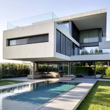 SINGULAR HOUSES