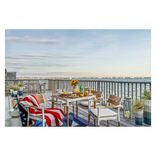 Ptown Pied-à-terre: Deck - Beach Style - Deck - Boston - by Trevor