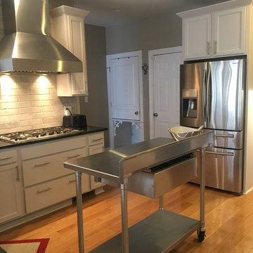 Modern Kitchen Remodel Done With New Portable Kitchen Island