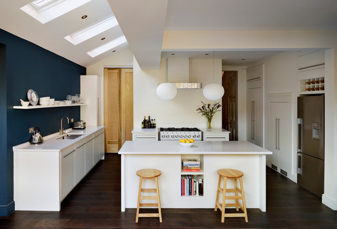 Contemporary Kitchen by Harvey Jones Kitchens