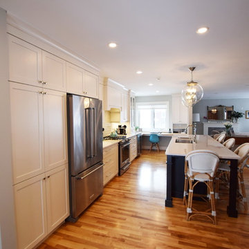 Transitional Kitchen in Ottawa, Ontario