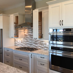 Folly Beach Marsh House - Pantry And Cabinet Organizers