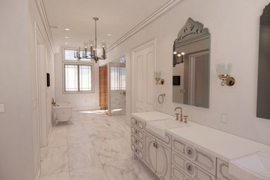 ニューヨークにある高級な広いモダンスタイルのおしゃれな浴室の写真
