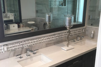 Example of a minimalist bathroom design in Orange County